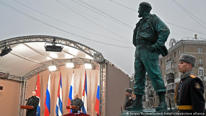 Díaz Canel y Putin inauguran monumento de Fidel Castro en Moscú