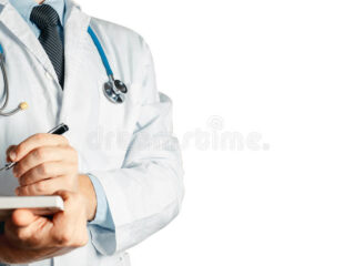 cuidado-medico-y-medicina-doctor-el-historial-medico-de-writes-data-aislado-en-el-fondo-blanco-96079946