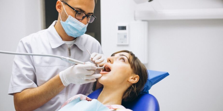 cual-es-la-diferencia-entre-un-dentista-y-un-odontologo-2-1596471046