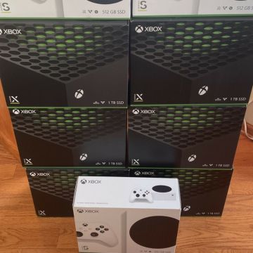 Microsoft-Xbox-Series-X-Bundle-With-Extra-Carbon-Black-Controllerrrr