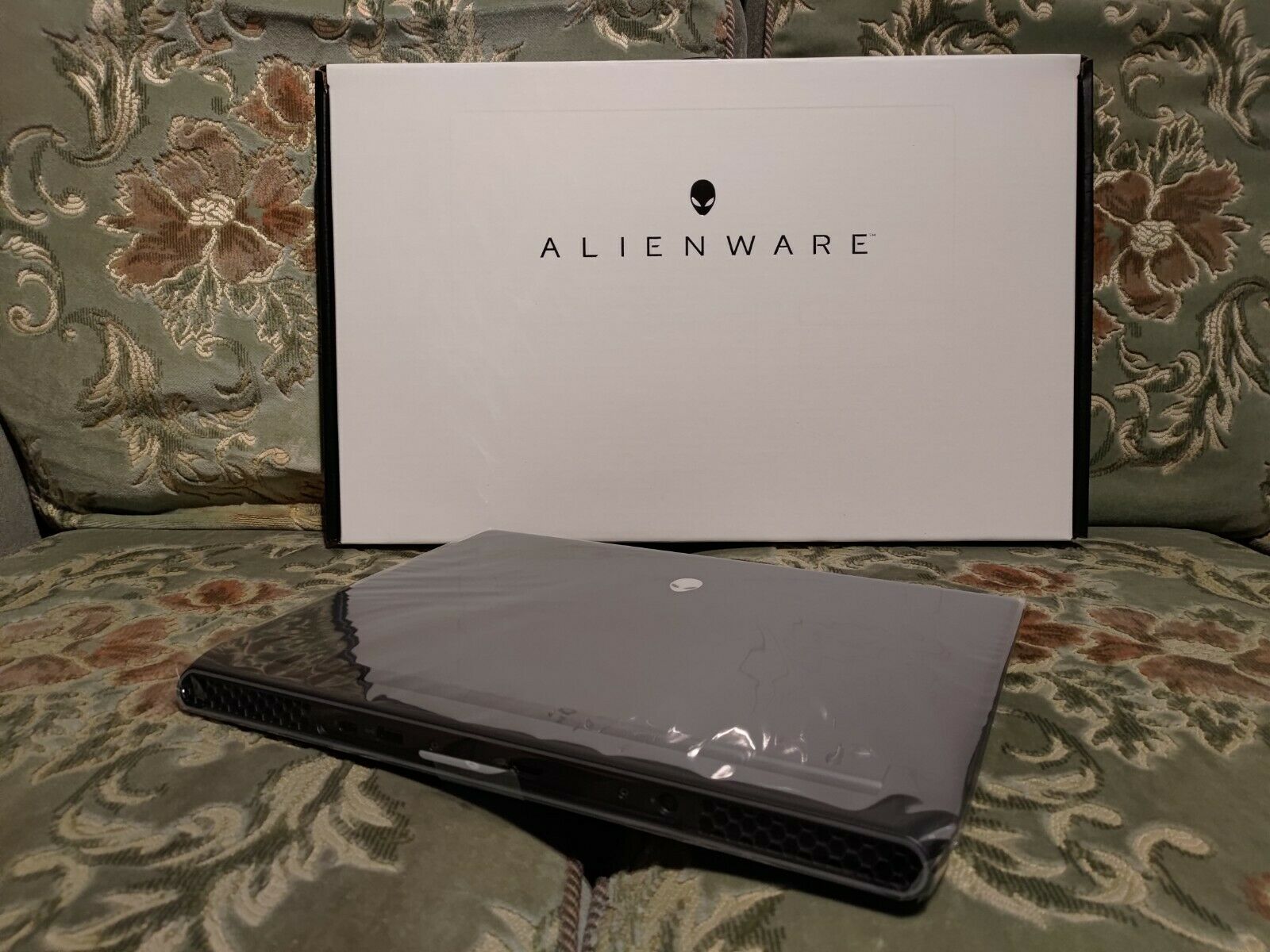NEW-Alienware-M15-R6-i7-11800H-16GB-RTX-3080-1TB-360Hz-Monster-Gaming-Laptopppppp