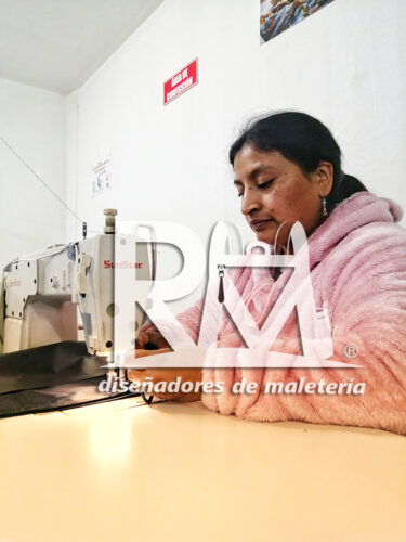 mochilas-promocionales-fabrica-en-Quito