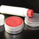 7 productos que debes tener en tu mesa de noche. 2 7 productos que debes tener en tu mesa de noche.